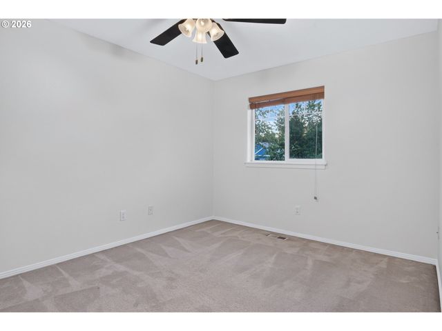 12604 Sw CREEKSHIRE Dr, Tigard, OR 97223