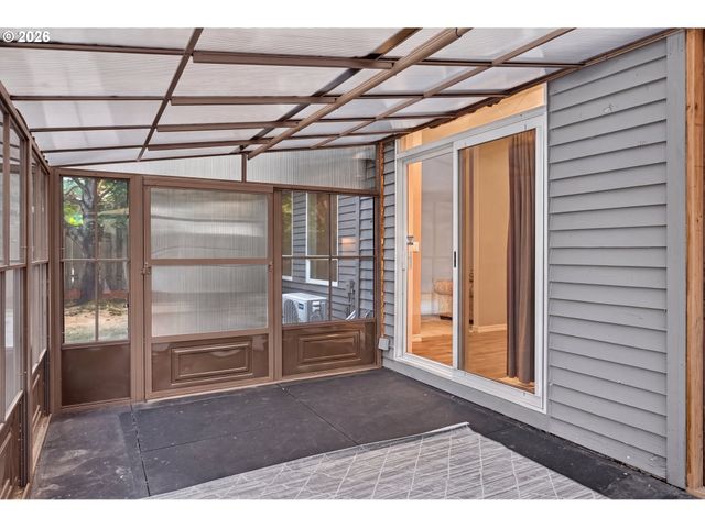 12604 Sw CREEKSHIRE Dr, Tigard, OR 97223