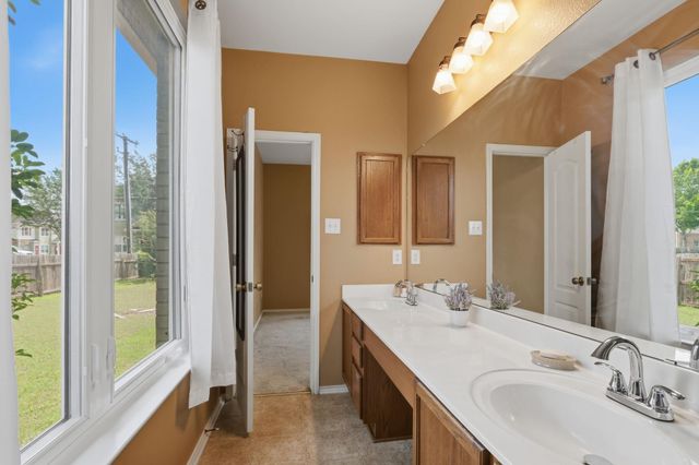 109 Silver Lace LN, Round Rock, TX 78664
