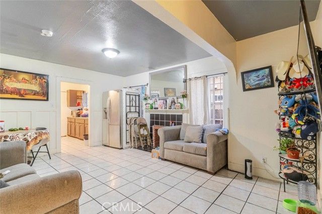 811 E 43rd Place, Los Angeles, CA 90011