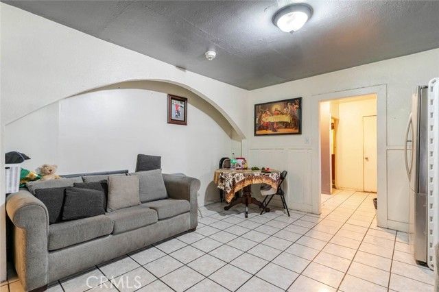 811 E 43rd Place, Los Angeles, CA 90011