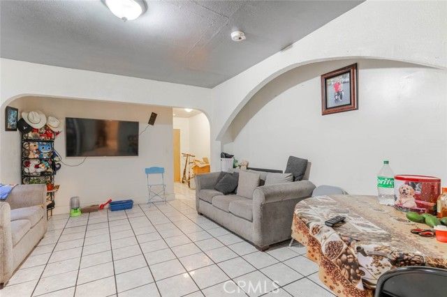 811 E 43rd Place, Los Angeles, CA 90011