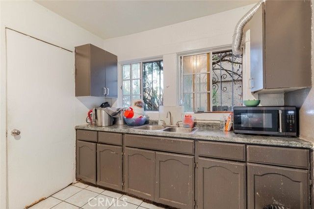 811 E 43rd Place, Los Angeles, CA 90011