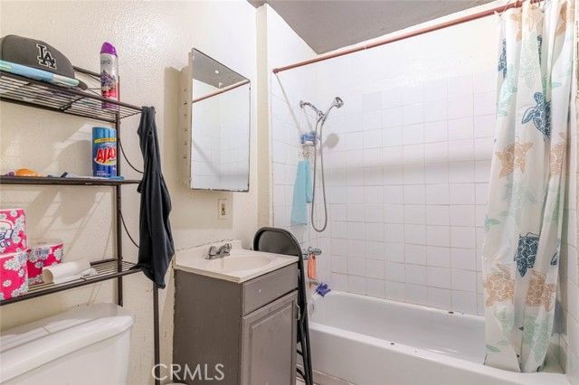 811 E 43rd Place, Los Angeles, CA 90011