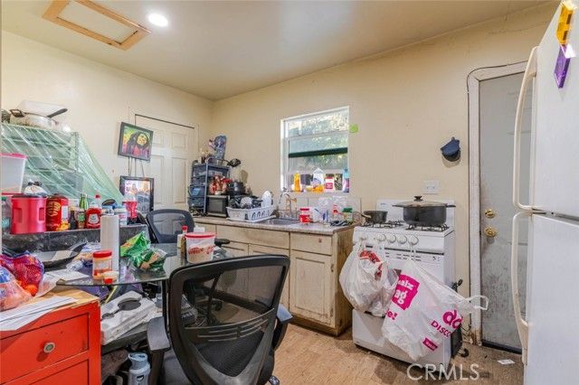 811 E 43rd Place, Los Angeles, CA 90011