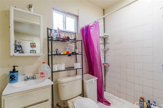 811 E 43rd Place, Los Angeles, CA 90011