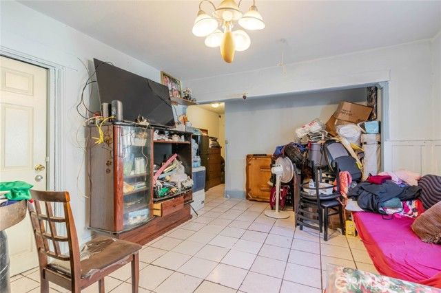 811 E 43rd Place, Los Angeles, CA 90011