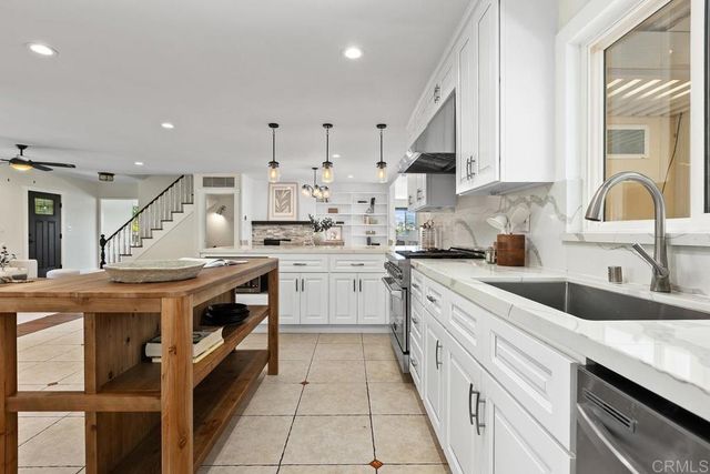 746 Sunrise Drive E, Vista, CA 92084