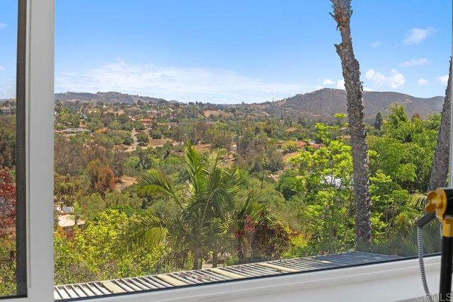 746 Sunrise Drive E, Vista, CA 92084