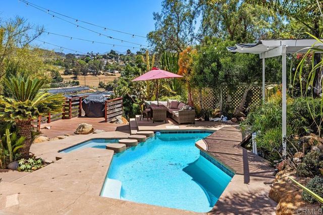 746 Sunrise Drive E, Vista, CA 92084