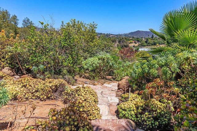 746 Sunrise Drive E, Vista, CA 92084