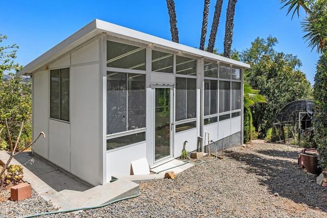 746 Sunrise Drive E, Vista, CA 92084