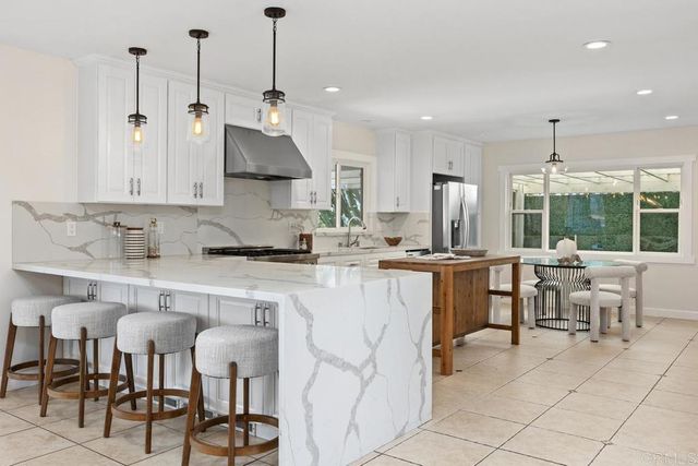746 Sunrise Drive E, Vista, CA 92084