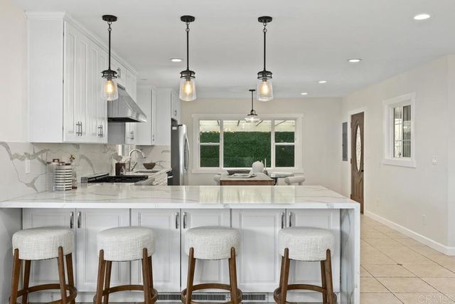 746 Sunrise Drive E, Vista, CA 92084
