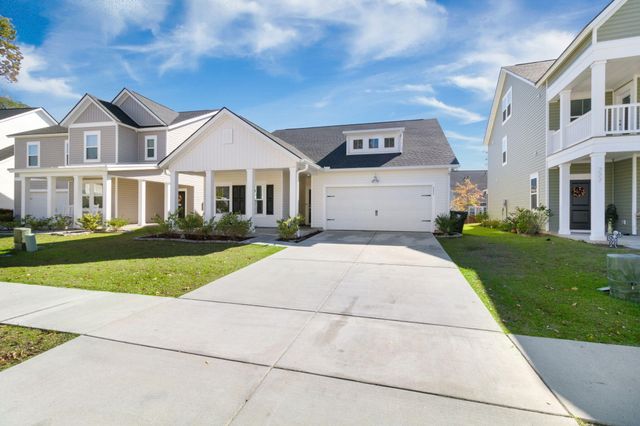 225 Red Bluff Street, Summerville, SC 29483