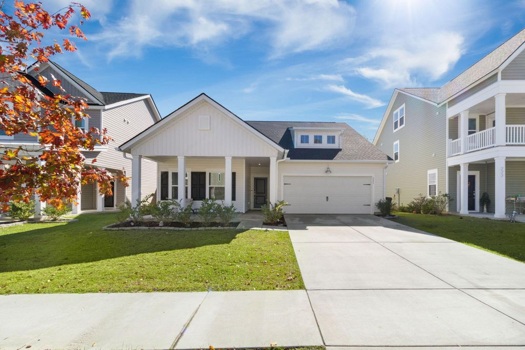 225 Red Bluff Street, Summerville, SC 29483