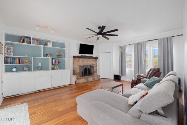 1069 Gray Station Road, Gray, TN 37615