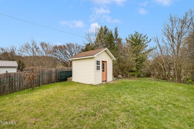 1069 Gray Station Road, Gray, TN 37615