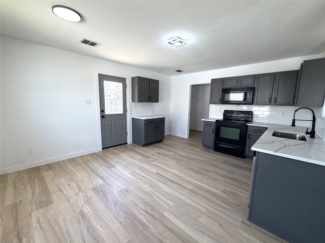 2621 Shorecrest Drive, Little Elm, TX 75068