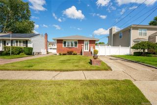 136 10th Street, Hicksville, NY 11801