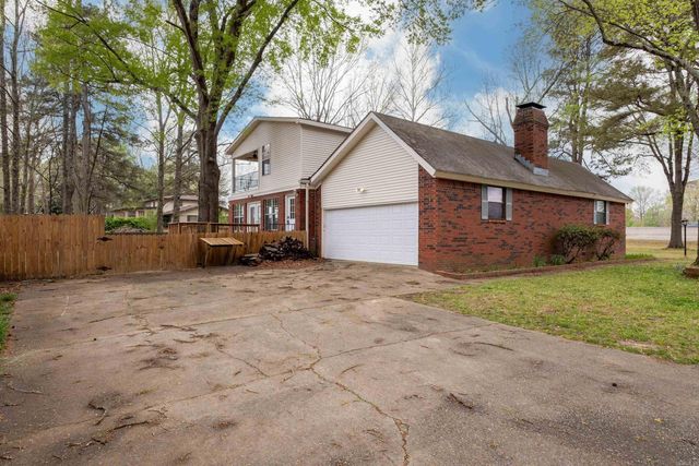 3636 T. P. White Dr, Jacksonville, AR 72076