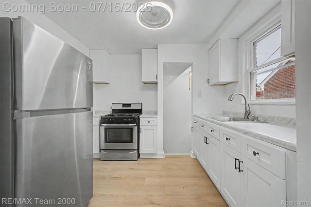 1670 Riverbank Street, Lincoln Park, MI 48146