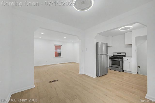 1670 Riverbank Street, Lincoln Park, MI 48146