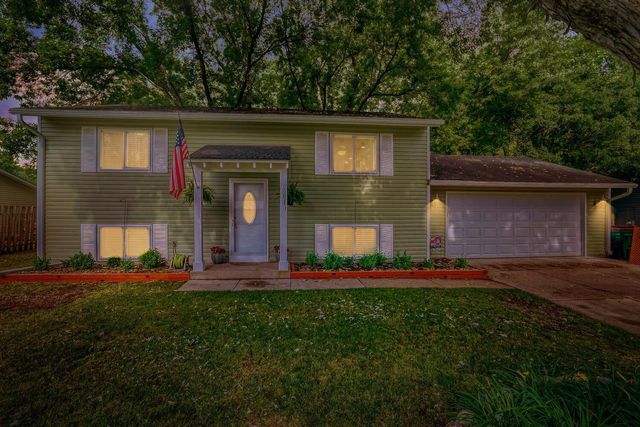 7441 Drew Avenue N, Brooklyn Park, MN 55443