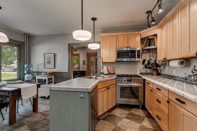 1001 S LAWE STREET, Appleton, WI 54915