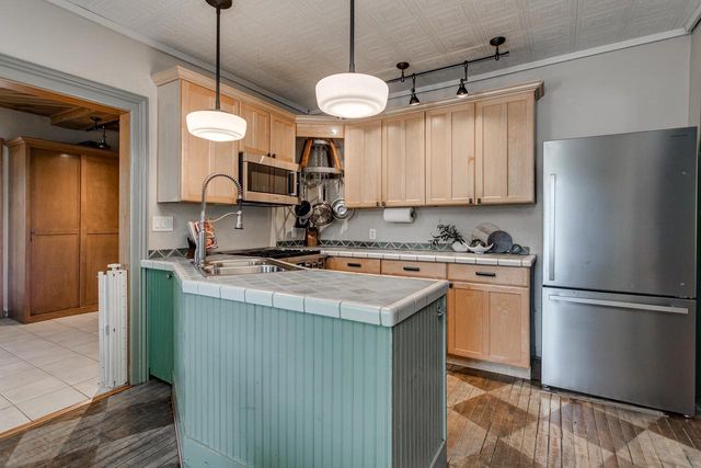 1001 S LAWE STREET, Appleton, WI 54915