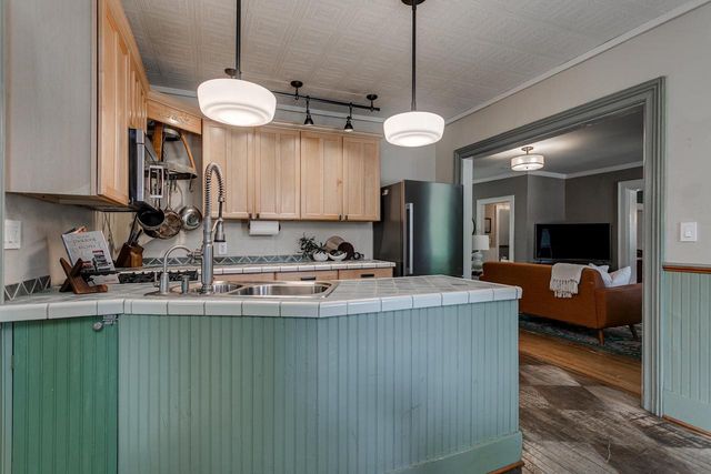 1001 S LAWE STREET, Appleton, WI 54915