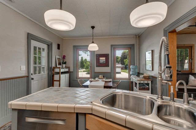 1001 S LAWE STREET, Appleton, WI 54915