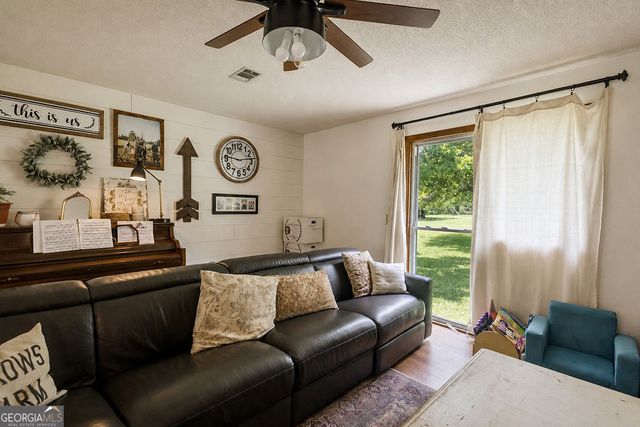 143 Hammond Road, Jackson, GA 30233