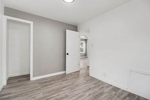 466 W Maxlow Avenue, Hazel Park, MI 48030