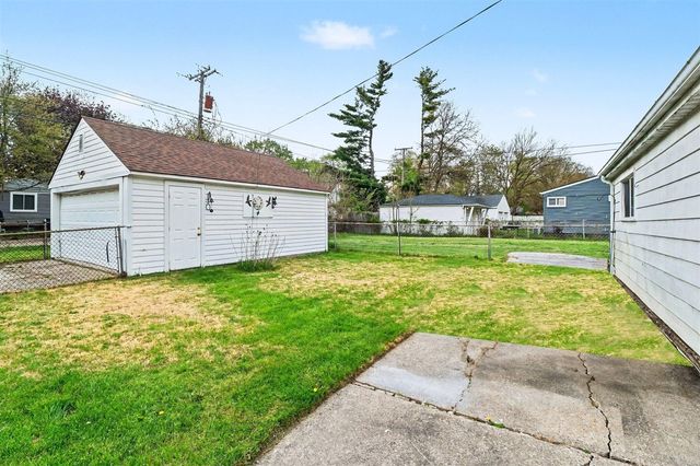 466 W Maxlow Avenue, Hazel Park, MI 48030