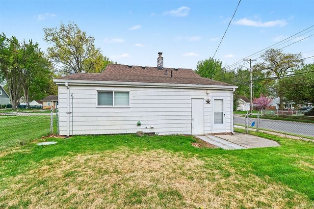 466 W Maxlow Avenue, Hazel Park, MI 48030