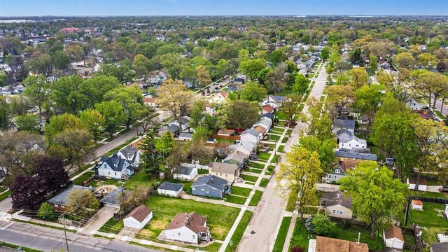 466 W Maxlow Avenue, Hazel Park, MI 48030