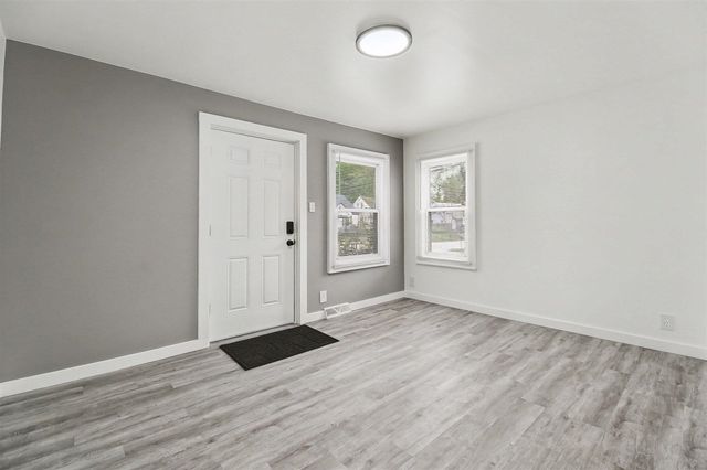 466 W Maxlow Avenue, Hazel Park, MI 48030