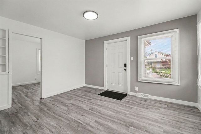 466 W Maxlow Avenue, Hazel Park, MI 48030