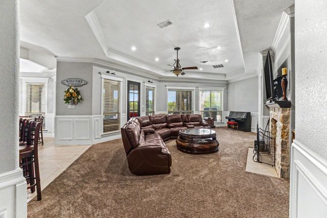 505 S Bluegrove Road, Lancaster, TX 75146