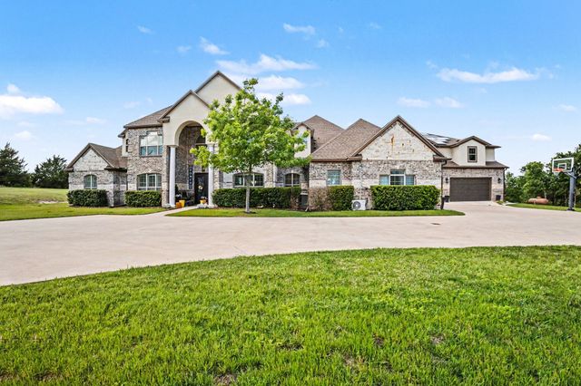 505 S Bluegrove Road, Lancaster, TX 75146