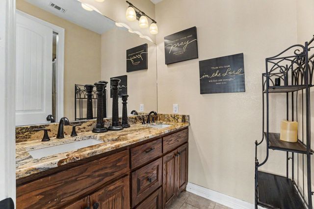 505 S Bluegrove Road, Lancaster, TX 75146