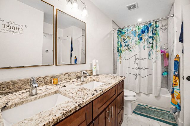 505 S Bluegrove Road, Lancaster, TX 75146