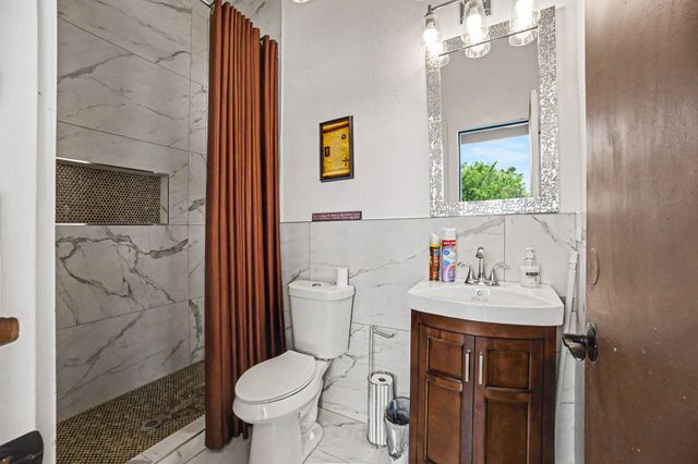 505 S Bluegrove Road, Lancaster, TX 75146
