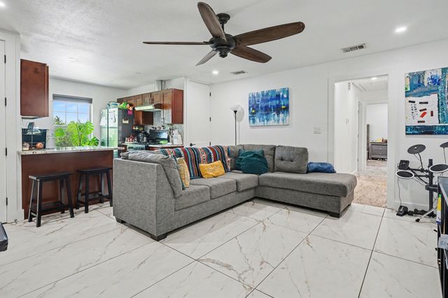 505 S Bluegrove Road, Lancaster, TX 75146