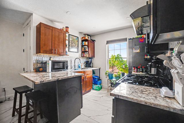 505 S Bluegrove Road, Lancaster, TX 75146
