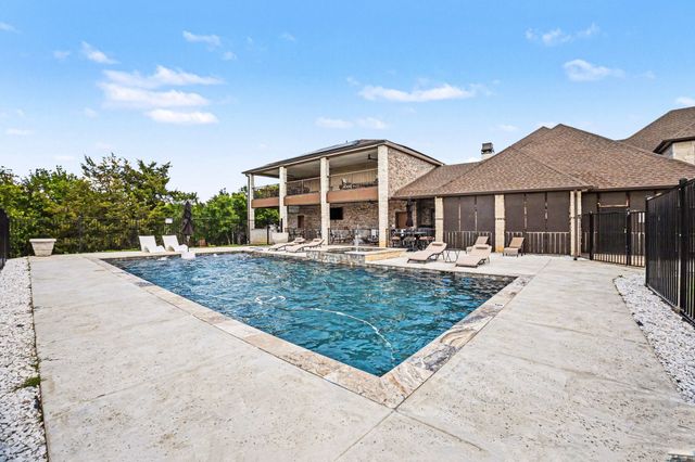 505 S Bluegrove Road, Lancaster, TX 75146