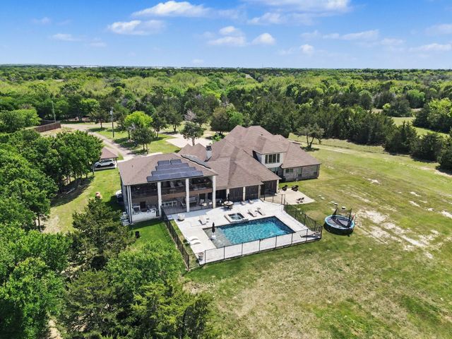 505 S Bluegrove Road, Lancaster, TX 75146