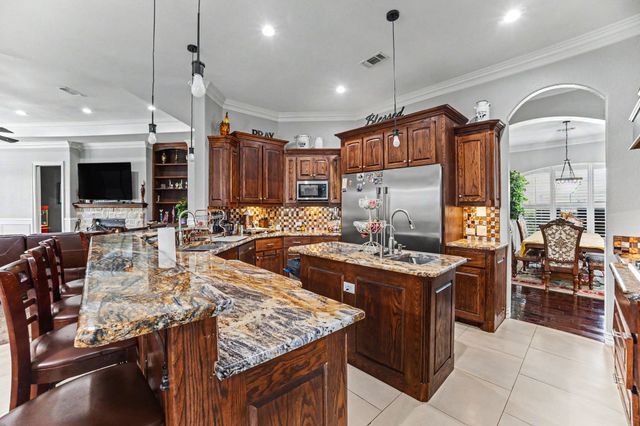505 S Bluegrove Road, Lancaster, TX 75146