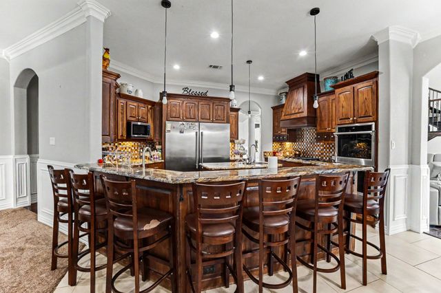 505 S Bluegrove Road, Lancaster, TX 75146